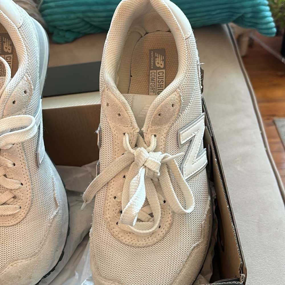 New Balance women’s sneaker - Picture 6 of 9